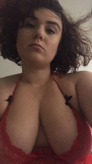 Maddly call girl in Lacey WA